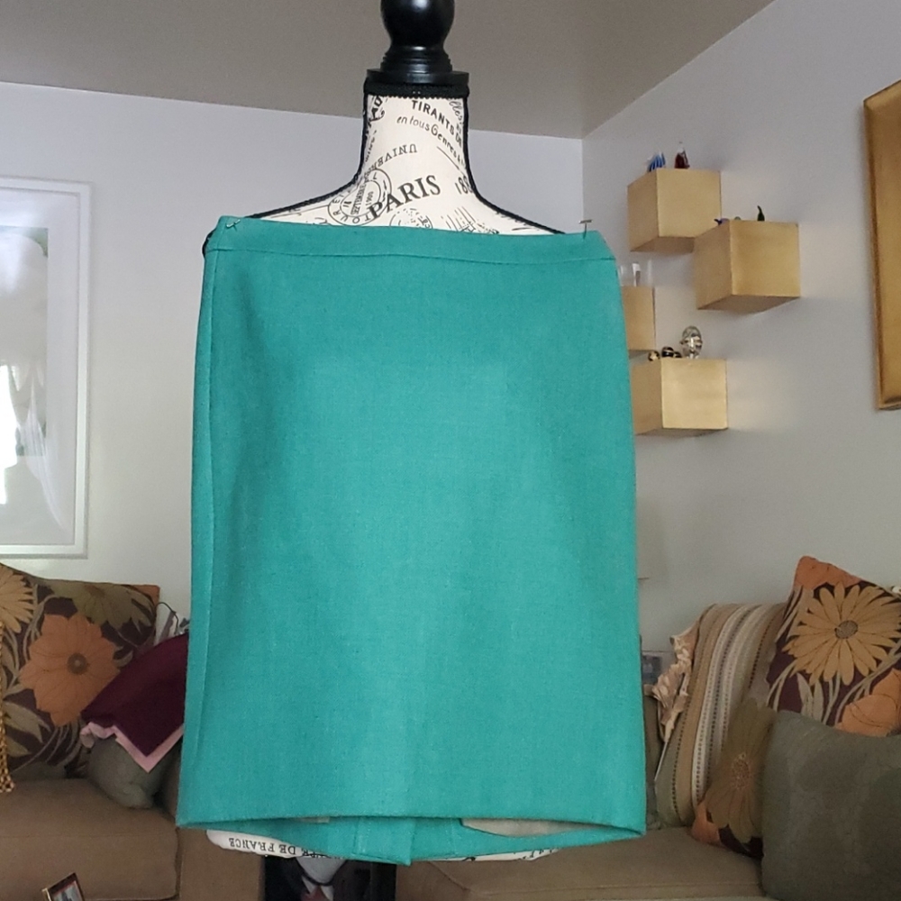 Wool pencil skirt with lining (gently used)